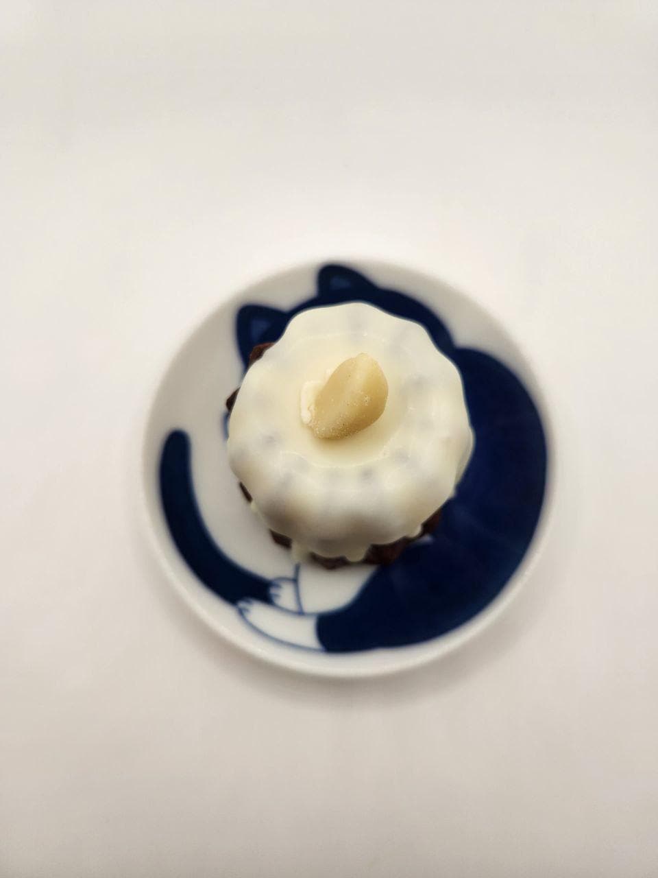 6 White Chocolate Canelé