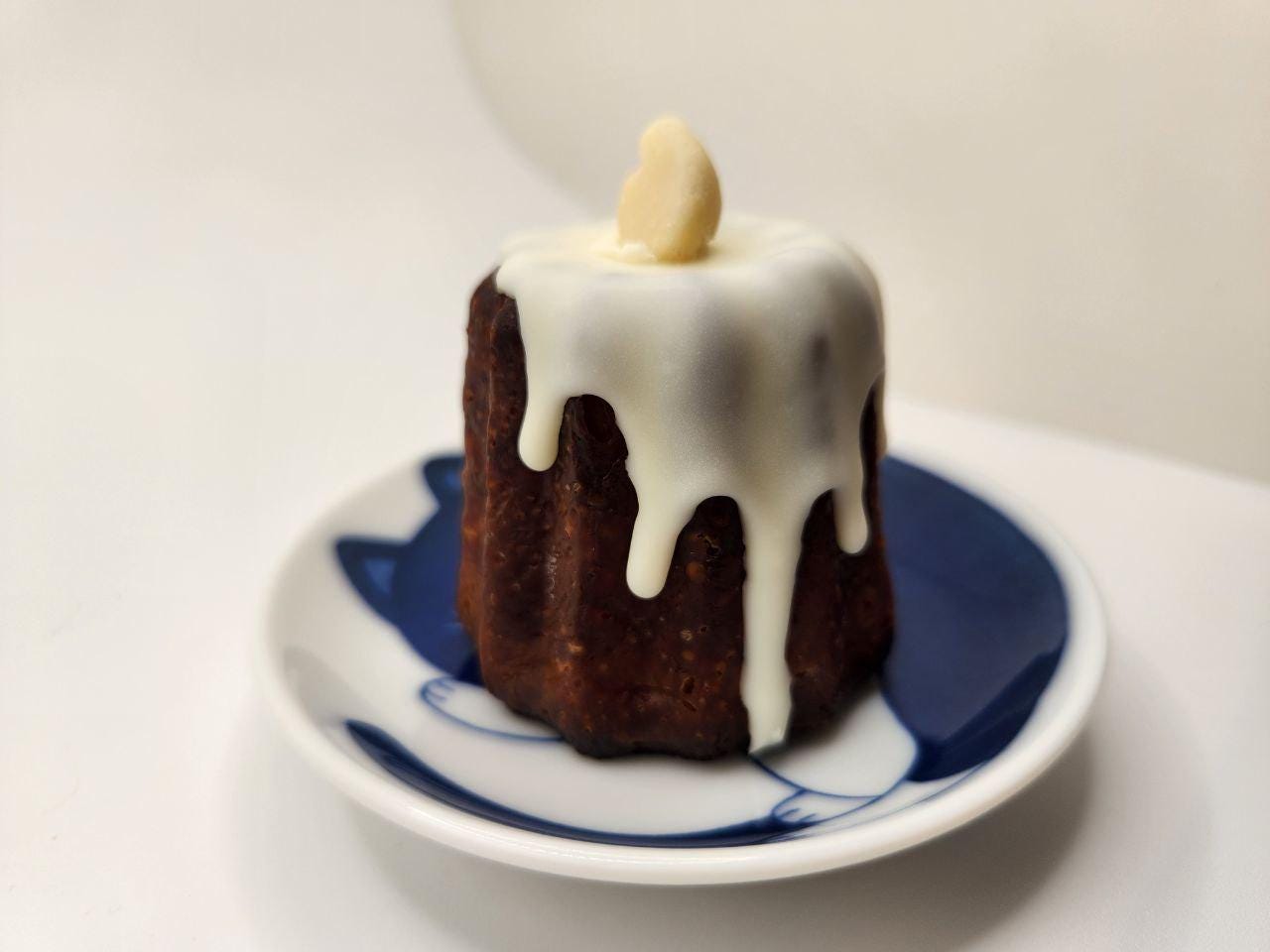6 White Chocolate Canelé