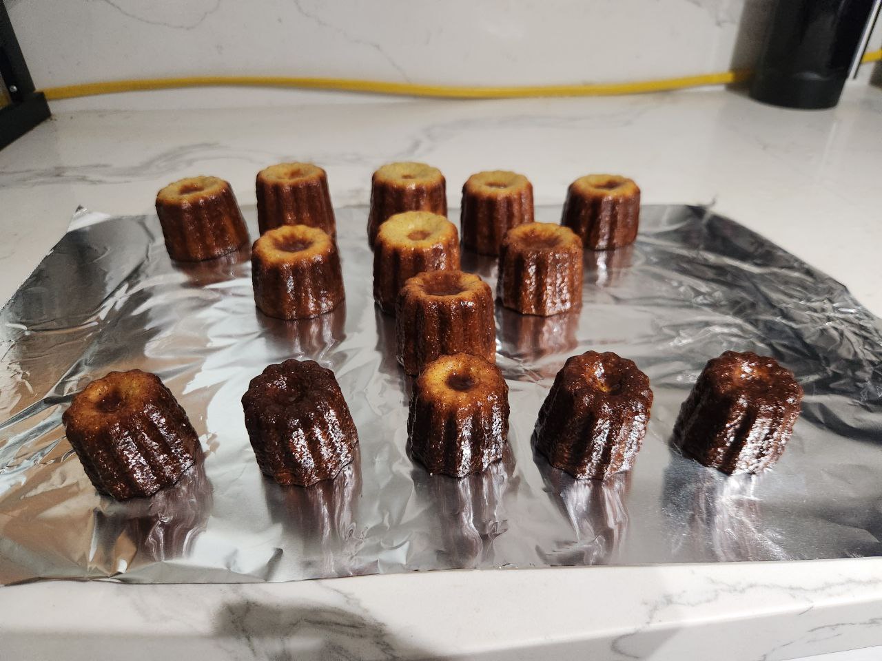 24-Medium Canelé de Bordeaux